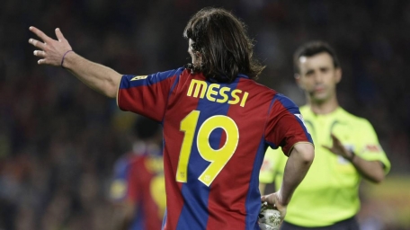 Messi chọn mặc số áo lạ ở đội bóng mới